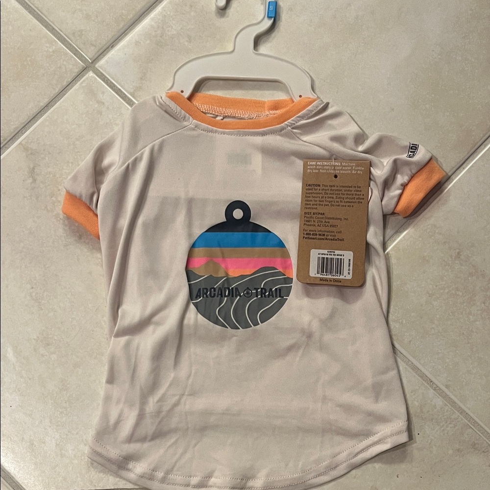 Arcadia dog Cream and Orange Adventure Tee. Sz small